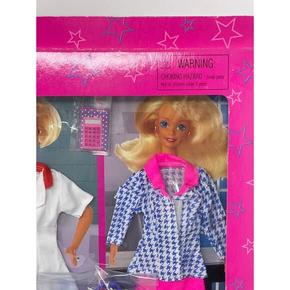 VTG 3 NEW BARBIE 1996 COOL CAREER Fashion NURSE, EXECUTIVE & ARTIST Clothes LOT - Picture 5 of 11